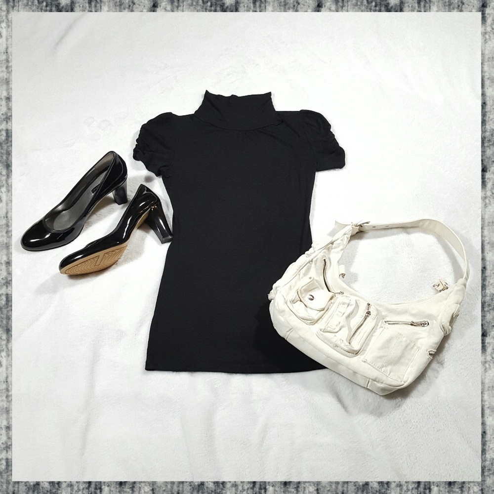 Soprano Black Short Ruched Sleeve Top
